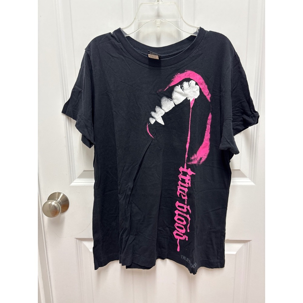 HBO True Blood Vampire Fangs Graphic T-Shirt Black Pink 2009 Fifth Sun Large?